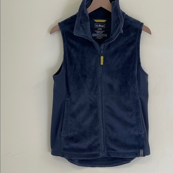 L.L. Bean Jackets & Blazers - LL Bean Fleece Vest Small Petite Gray Zip Front Pockets EUC Cabincore Gorpcore